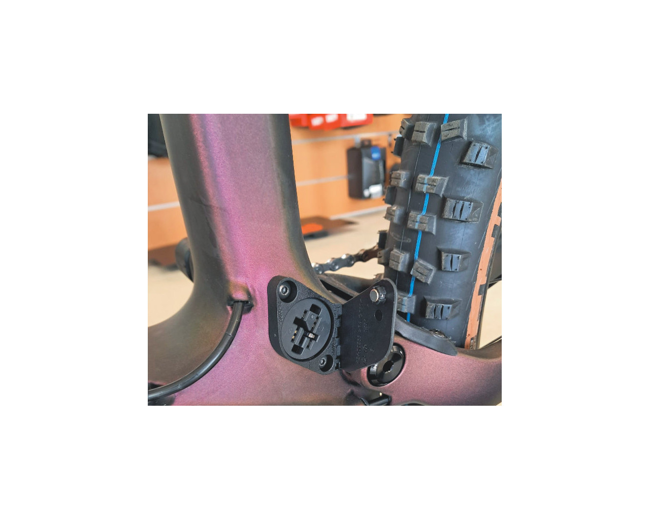 TAPA CUBE ENCHUFE CARGA STEREO HYBIRD HPC ONE 44